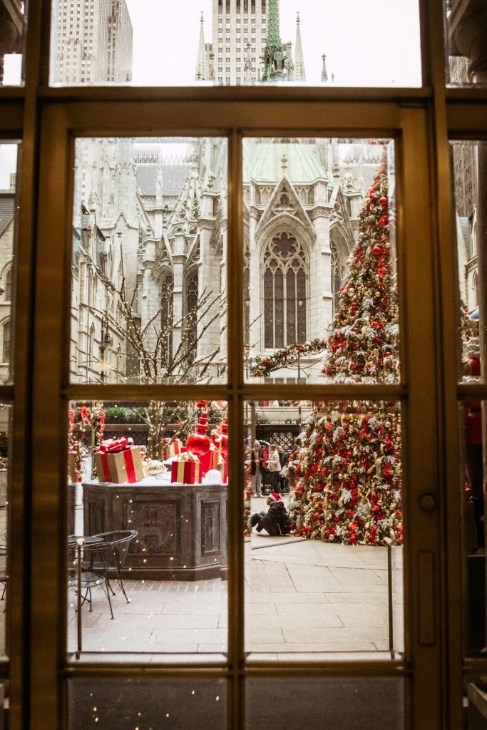 Vista de la Navidad en Nueva York con el árbol de Navidad en Rockefeller Center.